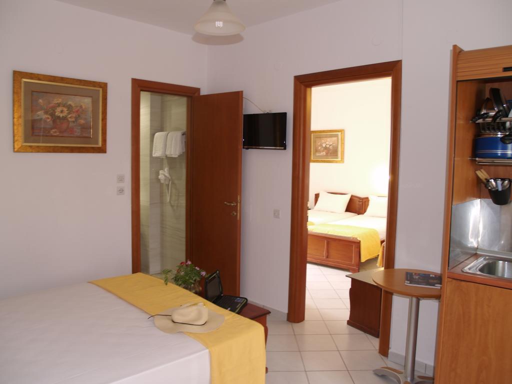 Kavala Beach Hotel Apartments Nea Iraklitsa Room photo